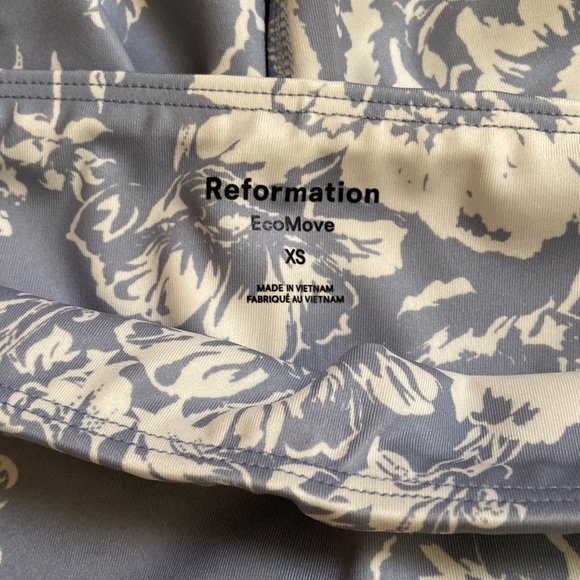 Authentic Reformation Ecomove High Rise 7" Bike Short in Porcelain | Worn Once - Picture 5 of 7